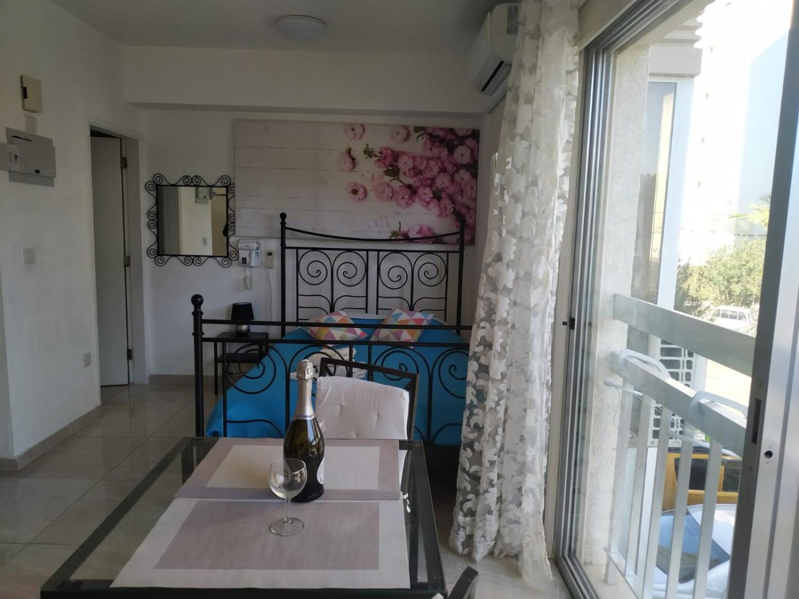 Stelia'S Seagate Studio Apt. 拉纳卡 外观 照片